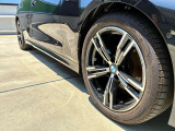 BMW純正アルミホイールです。納車時にはアルミホイールコーティングも承っております!是非ご検討下さいませ。