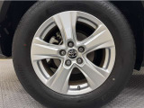 「トヨタ純正アルミホイール」を装着!純正なので車のデザインともマッチしています。高級感やスポーティーさを際立たせてくれます。