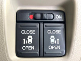 【両側パワースライドドア】スマートキーや運転席のスイッチで後席両側スライドドアの開閉が可能♪電動だから力を入れてドアを開ける必要が無く、小さなお子様でも簡単に開け閉めでき快適です♪