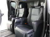 ゆとりある広々とした車内空間は、ドライブを始め買い物やレジャーなど、幅広く活躍します。一人でもみんなとでもお出かけを楽しみましょう!