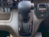 発進時から滑らかに加速する無段階変速のCVTはストップ&ゴーの多い街の中も快適です
