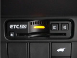 ◆ETC2.0装着◆進化したドライブ体験。料金収受システムだけだったETCが生まれ変わって、高速道路を賢く使うETC2.0に進化しました。多彩な情報サービスが便利で快適なドライブ体験を提供します。