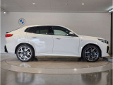 【BMWの伝統-3】BMWのお車は、&ldquo;駆け抜ける歓び&rdquo;を体現しております。走行の安定性とコーナリングの良さを追求し、思い通りにハンドルの操作可能です。