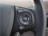 ◆アダプティブクルーズコントロール◆予め設定した車速内でクルマが自動的に加減速。前走車との適切な車間距離を維持しながら追従走行します。【LKAS】車線維持支援システムでステアリング操作を支援。