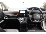 必要な装備を使いやすい位置に配置した機能的な運転席まわり。操作感や車両感覚など、ぜひ運転席に座って確かめてください。