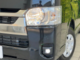 【LEDヘッドライト】悪天候や夜間走行時も良好な視界を確保し安心して運転できる高輝度LEDヘッドライトを装備!点灯速度が早く、消費電力も抑えられています。
