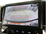 バックガイドモニターで、後方を確認しながら安心して駐車することができます。運転初心者も熟練者も必須の機能ですよ!