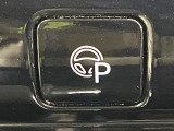 【駐車支援システム】駐車スペースを検知し、スムーズな駐車をアシスト。狭いスペースへの駐車など、駐車に自信の無い方におすすめの機能です♪