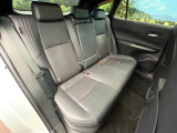 【運転席8WAYパワーシート】リクライニングからシートリフターまで、スイッチ一つで簡単にシートの微調整が可能!自分に最適なシートポジションにセットして、快適なドライブをお楽しみください。