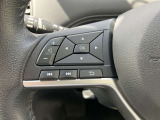 ステアリングの左側に、オーディオの操作ができるスイッチを装備しています。ハンドルから手を離さず操作できて便利です。