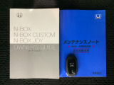スマートキーは鍵をバッグに入れたままでもドアロックの開閉やエンジンのON・OFFができます。夜間や雨の日も鍵を探さなくて良いので便利です。