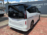 フロントだけでなく、バックソナーも付いてるので駐車時もバッチリ補助してくれます(*^^*)