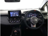 スタイリッシュなブラック系を基調とした内装色。