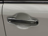 愛知ダイハツのお店では、ダイハツ車を知り尽くしたプロフェッショナルなサービススタッフが、専用の診断機器を使って各システムを点検しております。