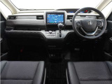 ◆視界広々で非常に運転しやすくロングドライブでも疲れを感じさせないすっきりとまとまったインパネ周りです。