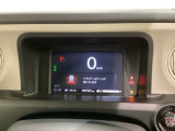 デジタル表示のスピードメーターとタコメーター、燃費やオドメーターなどの表示の他に、ホンダセンシング機能などの表示もできる多機能なマルチインフォメーション・ディスプレイです。