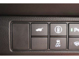 パワーテールゲート装備!荷物を持っていてもスイッチ一つでテールゲートの開閉が可能です!パワーテールゲートは運転席からも操作することが可能です!