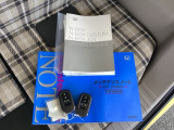 メンテナンスノート【整備記録簿】、取説も揃っています。スマートキーはバッグなどにしまったままボタン操作でエンジンの始動・停止ができて大変便利です。