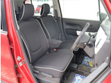 お車選びをお楽しみ頂けるよう、在庫車の展示スペースを十分に確保しております。
