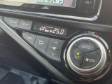【オートエアコン】一度お好みの温度に設定すれば、車内の温度を検知し風量や温度を自動で調整。暑い&hellip;寒い&hellip;と何度もスイッチ操作をする必要はありません。快適な車内空間には必須の機能ですね♪