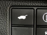 【パワーバックドア】スマートキーや運転席のボタンを押すだけでリアゲートが自動で開閉します!荷物を持っている時や、高い位置にあるバックドアを閉める際に便利な機能です♪