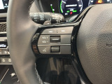 ステアリングにオーディオ操作スイッチが付いています。オーディオ画面に直接タッチしなくても操作が出来ますので、運転に集中できます。