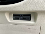 運転席の右下にETCがビルトインされています。高速道路では便利ですね!