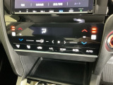運転席/助手席シートヒーターで寒い日もすぐに温かくなり快適に過ごせます。2段階の温度調整が可能です