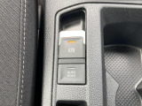 電動パーキングブレーキにはホールド機能で信号待ちでブレーキを踏み続けることなく疲労の軽減に役立ちます。