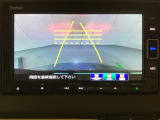 バックでの車庫入れも安心です!リアカメラが付いているバックモニター付のナビを装備しております。操作線もついており距離感も画面から確認できます。