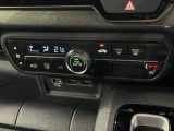 運転席側にはシートヒーターが付いています!寒い日に便利な装備ですね。
