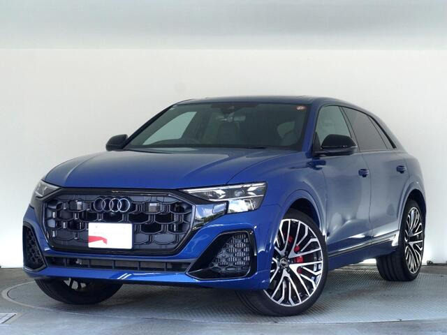 アウディ SQ8 