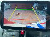 【バックカメラ】駐車時に後方がリアルタイム映像で確認できます。大型商業施設や立体駐車場での駐車時や、夜間のバック時に大活躍!運転スキルに関わらず、今や必須となった装備のひとつです!