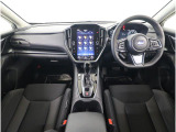 ■視界良好で運転しやすいコックピットです。シンプルで操作性の良いインパネ回りにデザインされ、SUBARUは安全性能に徹底的にまでこだわった視界設計を行っています。