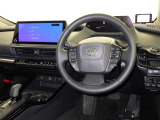 高いホールド性で運転姿勢が安定します。長距離ドライブでも疲れにくいのが魅力です。快適なドライビングライフをお送りください♪
