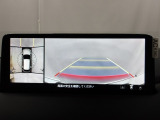 狭い場所での駐車やすれ違いなどでより的確な運転操作に役立つ360&deg;ビューモニターが装備されています。