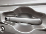 触れる機会が多いドアノブ周り。小キズの出やすい箇所だからこそ状態が分かると安心です。