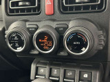 ★エアコンはオートタイプが装着済みです!オートモードにしておけば、車内温度を設定するだけで風の料や吹き出し口の切り替えを機械が行ってくれます!一年中快適な環境を作れますよ♪