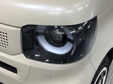 LEDヘッドライトは、点灯の瞬間から最大光量を発揮し、突然暗くなるトンネルなどでの安定感を高めます。