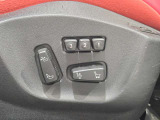 運転席はメモリー付き電動シート!ヒーター付きです