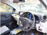 『1台』のお車に対して、3名体制で日々議論を重ね仕入れを行っております。