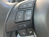 オーディオの音量やチャンネル操作ができるスイッチが、ハンドルに付いています。運転中でも、操作が行えて非常に安全・便利です!