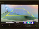 バックでの車庫入れも安心です! リアカメラが付いているバックモニター付のナビを装備しております。操作線もついており距離感も画面から確認できます。