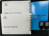 スマートキーは鍵をバッグに入れたままでもドアロックの開閉やエンジンのON・OFFができます。夜間や雨の日も鍵を探さなくて良いので便利です。