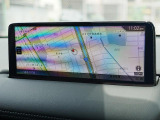 マツダコネクトの10.25インチワイドセンターディスプレイです。『Android Auto』『Apple CarPlay』や独自のコネクテッドサービスに対応したインターフェイスシステムです。