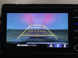 【バックカメラ】運転が苦手な方も車庫入れラクラクです!ギアをリバースに入れれば自動的に切り換わりますので、面倒な操作は不要です♪狭い駐車場もお車を傷つけず安心ですね!