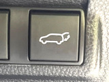 【パワーバックドア】スマートキーや運転席のボタンを押すだけでリアゲートが自動で開閉します!荷物を持っている時や、高い位置にあるバックドアを閉める際に便利な機能です♪