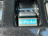 e-Pedalは、アクセルペダルの踏み加減だけで発進・加速・減速コントロールできるシステムです