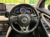 インテリアに合わせたデザインのステアリングは、運転される方のことも考え、運転しやすい形状、大きさです。是非一度、実際に触ってお確かめください。