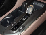 電動パーキングブレーキ・ブレーキホールドを装備してます。ホールド機能は信号待ちが多い一般道で疲労軽減になり、大好評です!